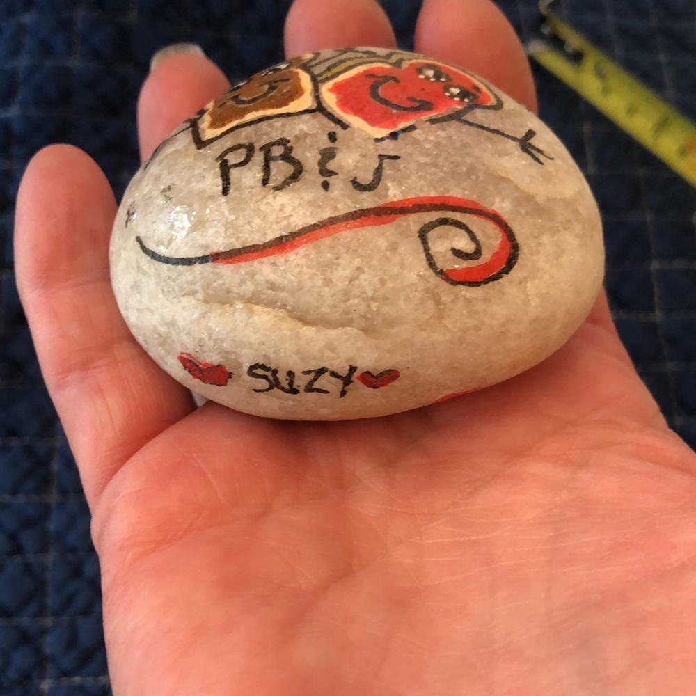 HAND PAINTED HAND CRAFTED BEST FRIENDS PB & J ROCK - Picture 7 of 7